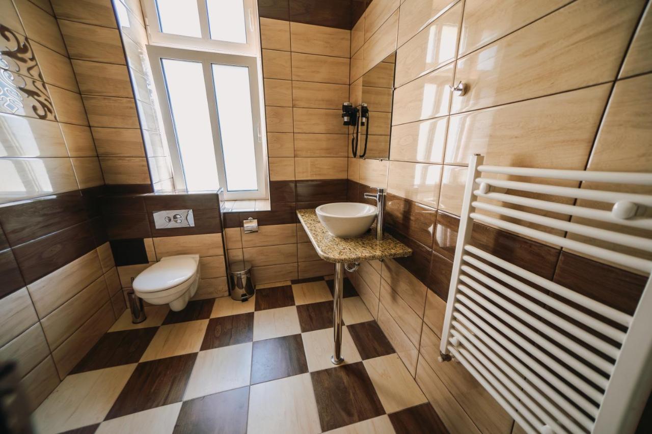 Хотел Театъръ Hotel Pleven Exterior photo