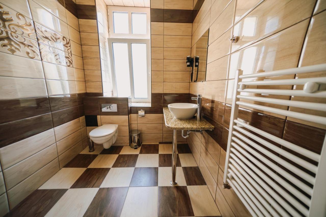 Хотел Театъръ Hotel Pleven Exterior photo