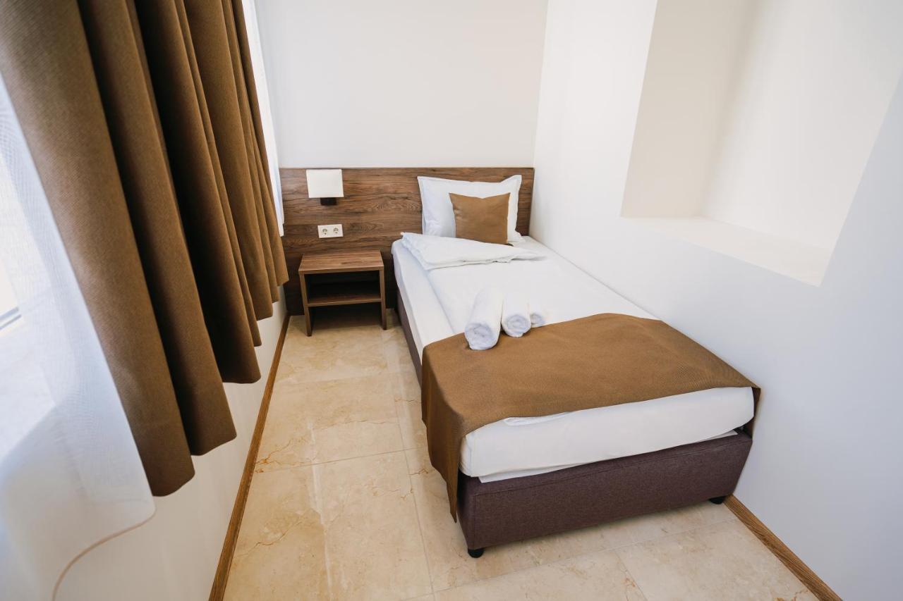 Хотел Театъръ Hotel Pleven Exterior photo
