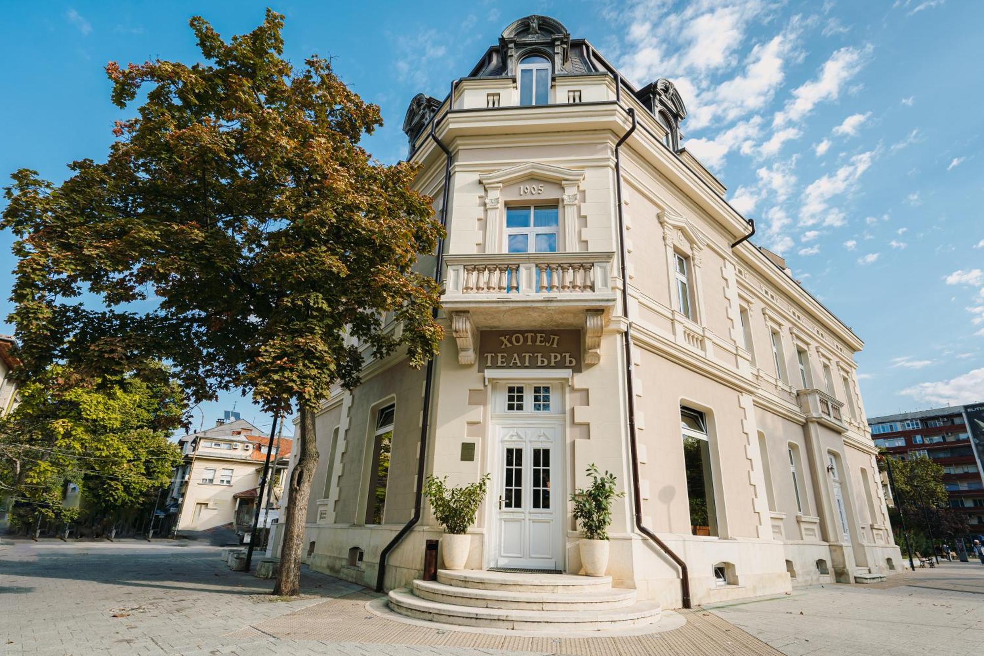 Хотел Театъръ Hotel Pleven Exterior photo