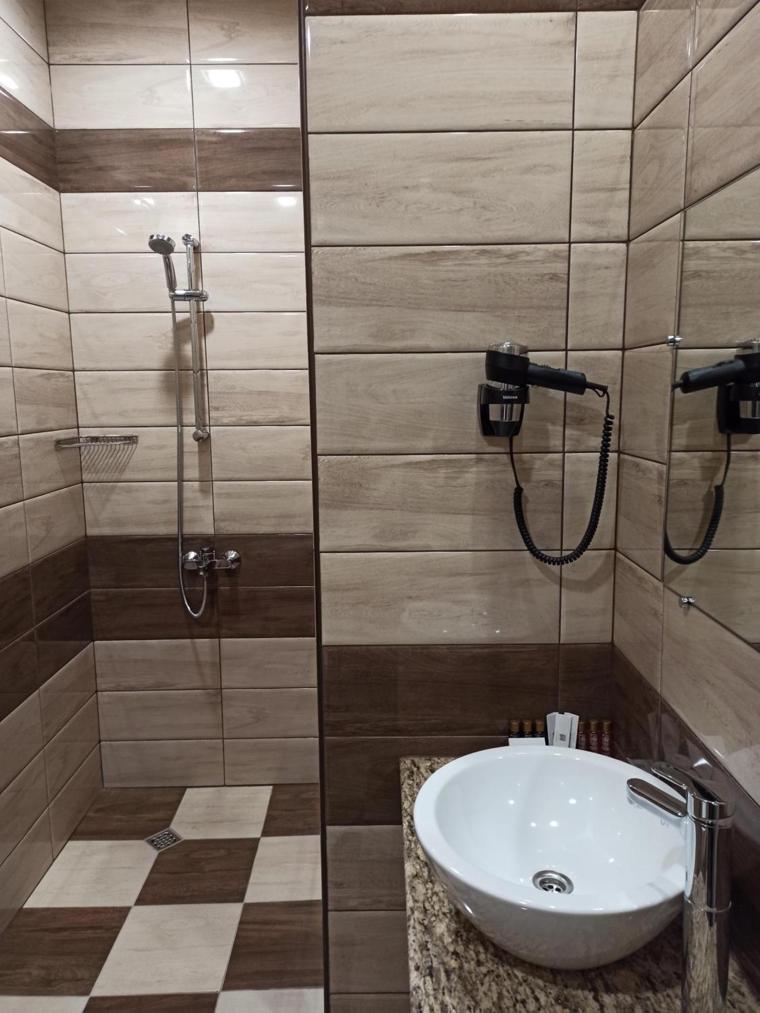 Хотел Театъръ Hotel Pleven Exterior photo